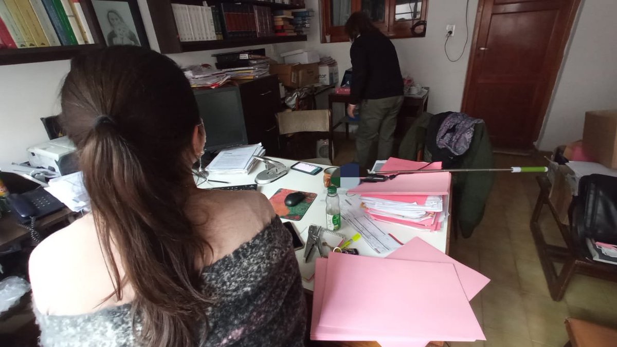 MarianaR31's tweet photo. En Tucumán hay una profesora de inglés que denuncia sentirse acosada por un ex alumno. Hizo la denuncia correspondiente y el fiscal le acaba de archivar la causa. 
No, no es Paola Tacacho. 
Se llama Florencia.
Y esto está ocurriendo ahora. https://t.co/YU2IucKYd0