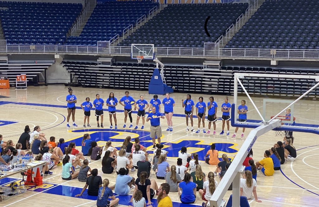 Thank you @Pitt_CoachWhite and the rest of the team and staff for the great day at camp today!! I learned a lot and had fun! <a href="/Pitt_WBB/">Pitt Basketball</a> <a href="/abclightbball/">Gary Glen Williams</a> @CarolinaGHoops <a href="/BlueStarMedia1/">BlueStar Media</a>