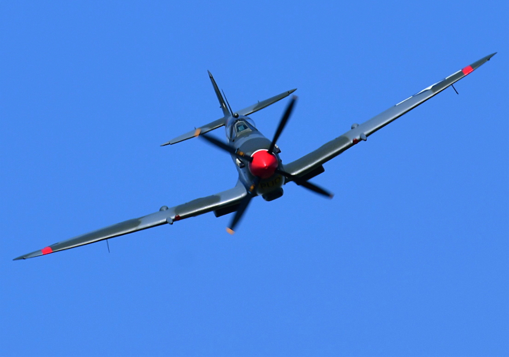 johnbilcliffe's tweet photo. Shot at Old Buckenham today, this Spitfire XVIe( RW382) in USAAF scheme to represent a machine from the 309th FS, circa 1944. More shots of the Cubs and others from there tomorrow...π https://t.co/Cg7plbjstm