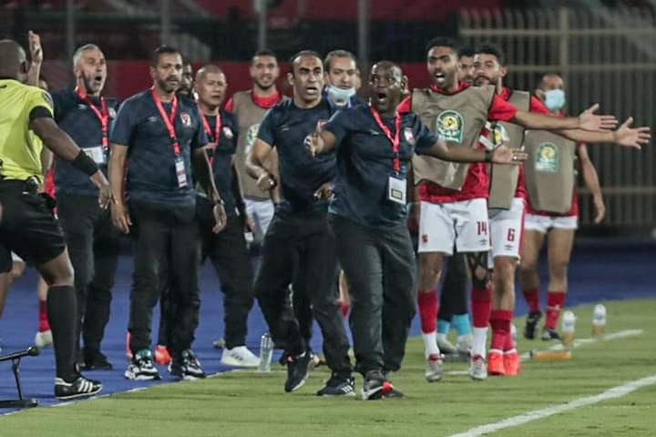 زي ما في رجاله جوه الملعب فيه رجاله بره الملعب 
السبب الرئيسي ان الحكم يرجع للفار🦅❤