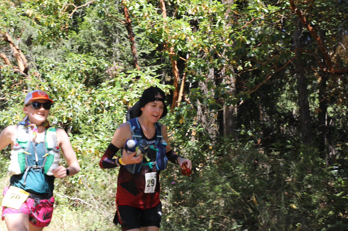 Katie Asmuth is 3rd woman at mile 62. She’s 13 minutes behind the lead. Chatting with her pacer. #WS100
