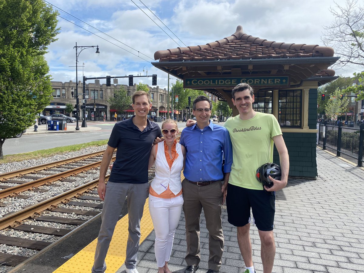 Thank you <a href="/RepAuchincloss/">Rep. Jake Auchincloss 🟧</a> <a href="/TommyVitolo/">Tommy Vitolo</a> <a href="/cdempc/">Chris Dempsey</a> &amp; <a href="/TownofBrookline/">Town of Brookline</a> Select Board Chair Heather Hamilton for your <a href="/RideBluebikes/">Bluebikes</a> /walk &amp; talk on Beacon St this morning. Your combined leadership on <a href="/BeaconBridleway/">Friends of the Beacon Street Bridle Path(way)</a> is helping to move this project closer to reality #streetsforpeople