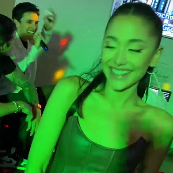 arianarchivee's tweet photo. my favorite smile https://t.co/jD8A40CixF