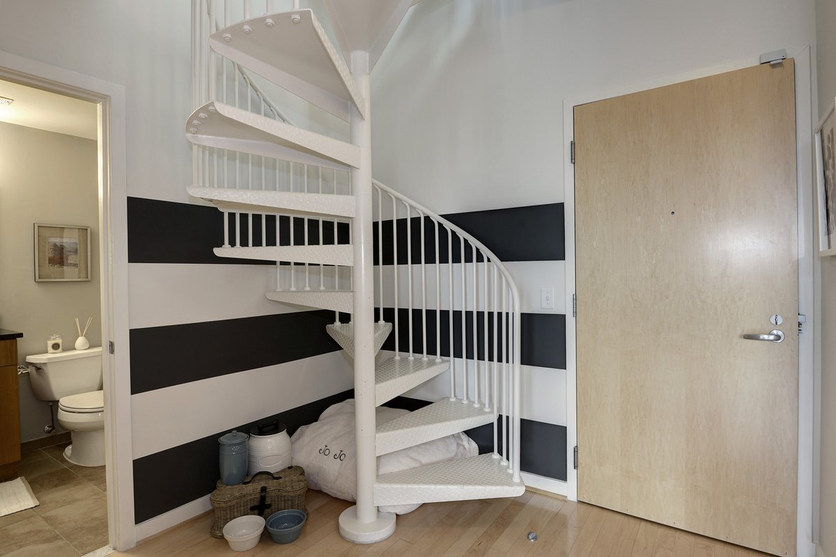 Did you know all of our penthouse loft apartments feature a spiral staircase and a private rooftop terrace? 

For more information about our apartment homes, please check out our website: 

allegrospaces.com