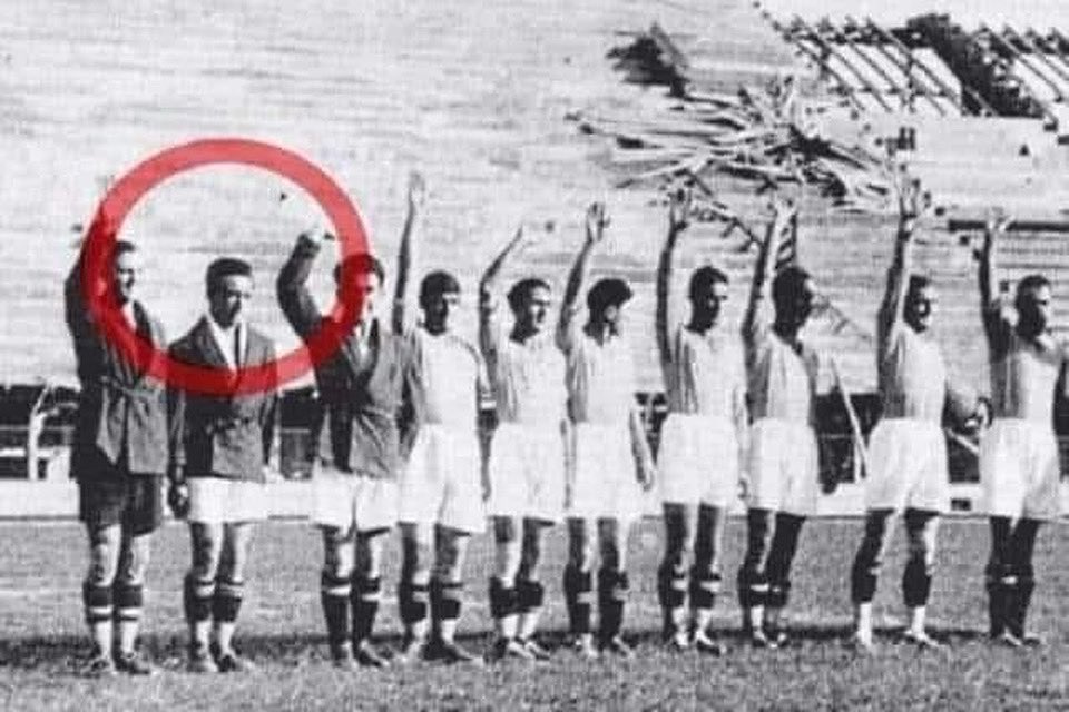 iacopo_melio's tweet photo. Bruno Neri, calciatore Fiorentina, rifiutò di fare il saluto fascista prima di un’amichevole d’inaugurazione di uno stadio dedicato a uno squadrista.
Era il 10/9/31, aveva solo 20 anni. Era “giovane e bello” come gli eroi che pagano cara la libertà.
Perché anche i gesti contano https://t.co/dJDIzaGwvY