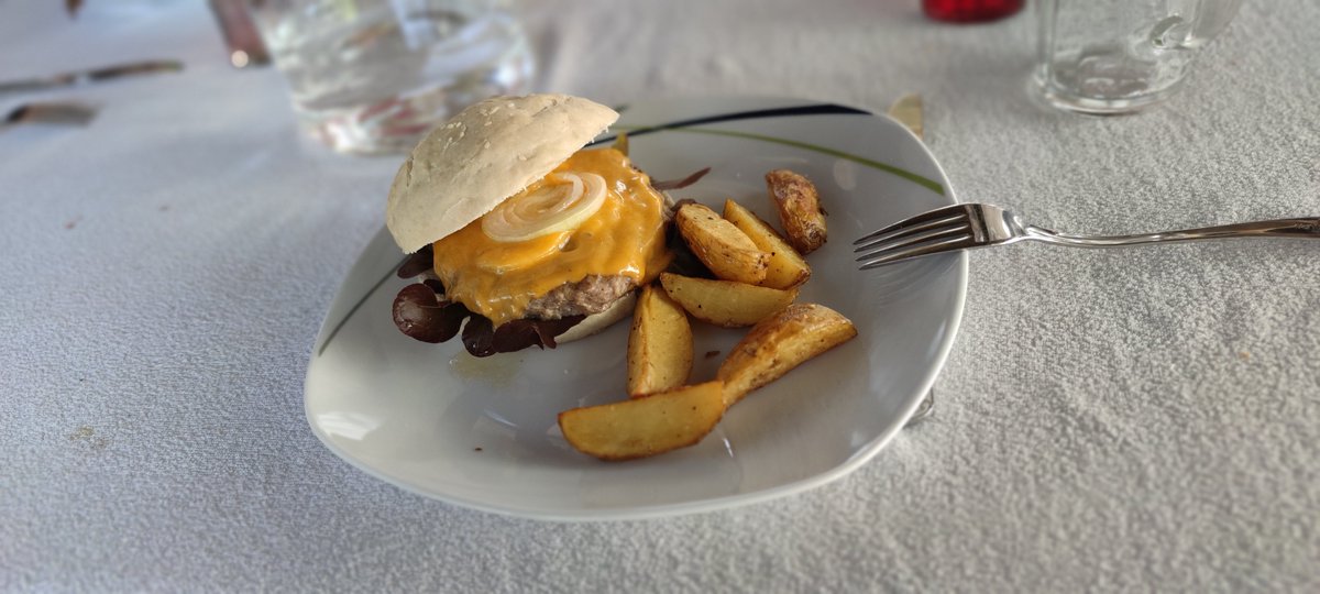 unicornl0rd's tweet photo. Today I Made Burger.
Patty is produced a local Farmer and is made out of Duck.
The bun is selfmade from my sister, all ingridients from local Farmer.
Wedges are selfmade from potatoes from another local Farmer.
#cookgreen #cookgood #localcooking https://t.co/ufqauqmIEZ