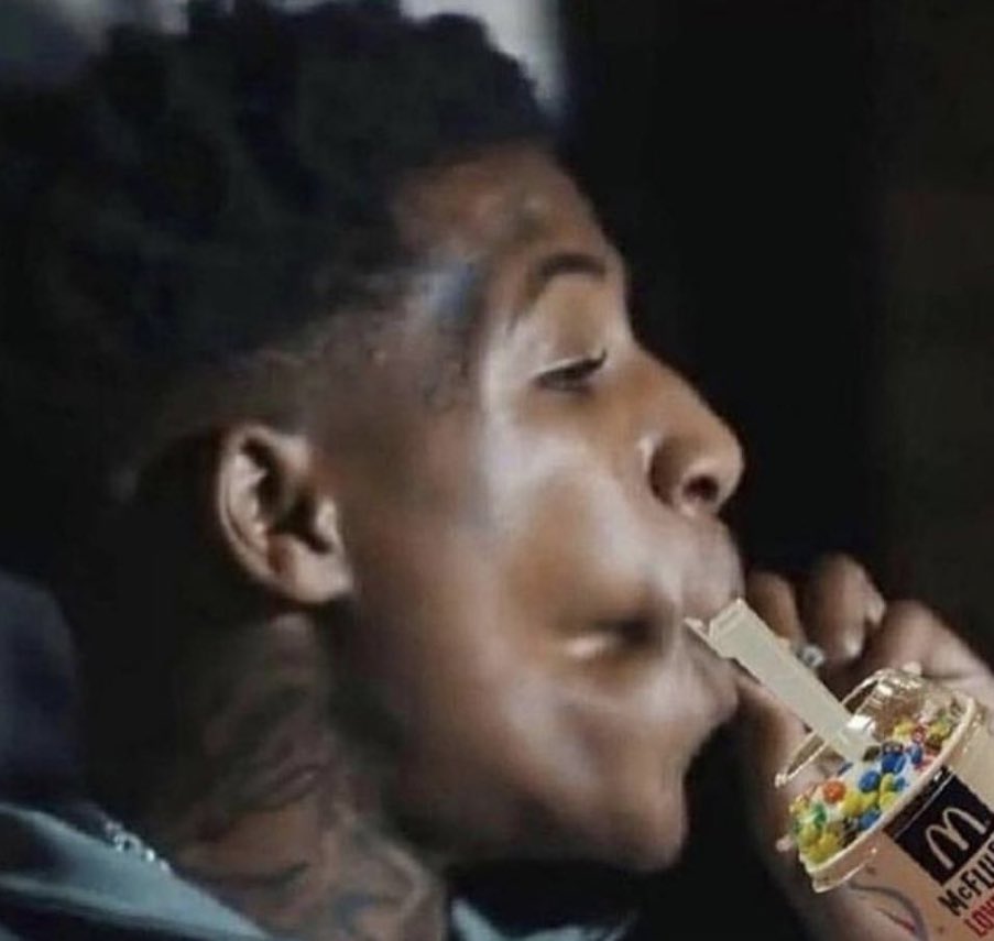 tatbaee's tweet photo. no body:

me thinkin the spoon is a straw: https://t.co/UDuGtN4L7n