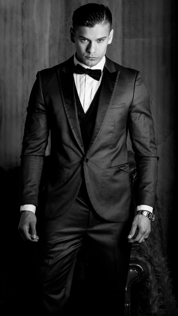 9Gabf's tweet photo. #man #moda #oufit #fashion  #style #guidobenitez #model #malemodelstop #malemodels #modelosmasculinos #styloman #oufittheday #styleman #guidobenitez  #blackandwhite #suit https://t.co/9ibwYCgG7u