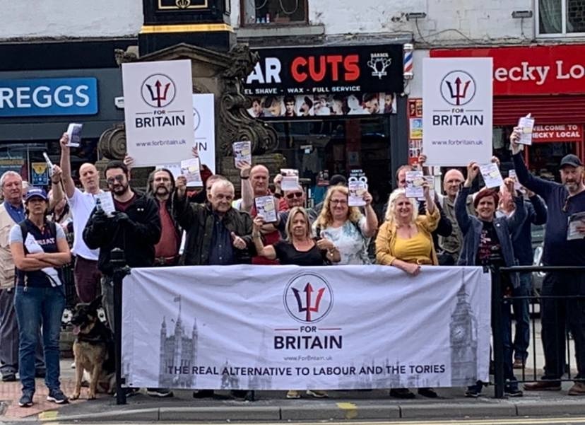 AlbionsTable's tweet photo. Great day Campaigning &amp; Leafleting in #BatleyAndSpen today by For Britain Members and Supporters from right across the country 🙏❤️ #thebestofpeople #ForBritain #TheForBritainMovement #AnneMarieWaters https://t.co/Q9utkCVlzW