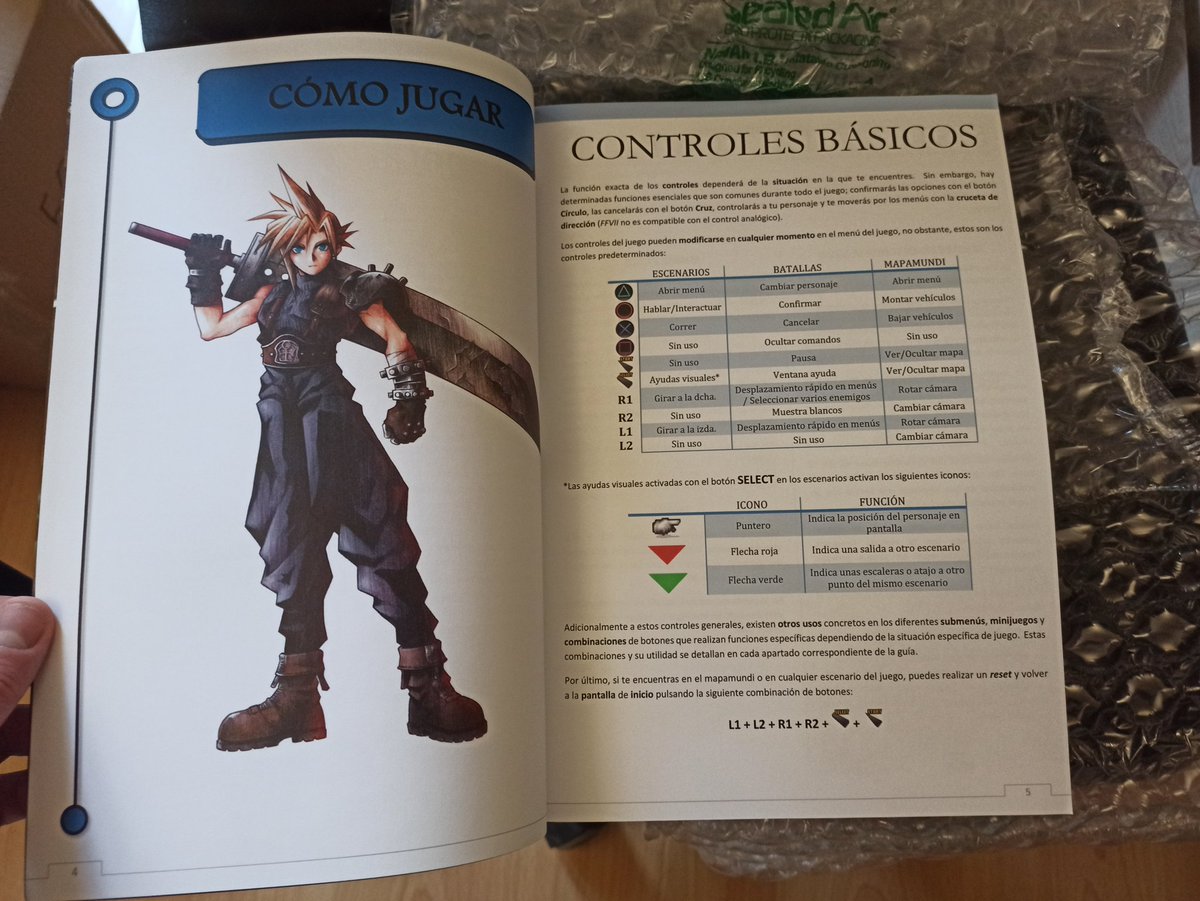 StrifeMako's tweet image. En serio, es la mejor guía que podría tener un fan de este juego, había cosas que las desconocía y con solo ojearla un poco, pensaba que lo sabía todo, y cada vez me sorprende la de secretos que tenía!  Enhorabuena a @GenoProyecto y muchas gracias por esta edición FUNDADORES.