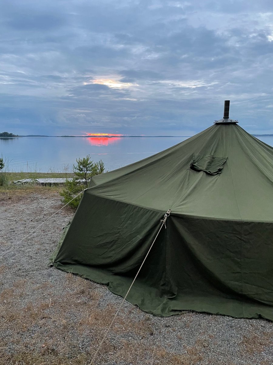 Midsummer’s eve in Sweden looks heavenly and I’m definitely jealous. #midsommar2021 #Stockholm