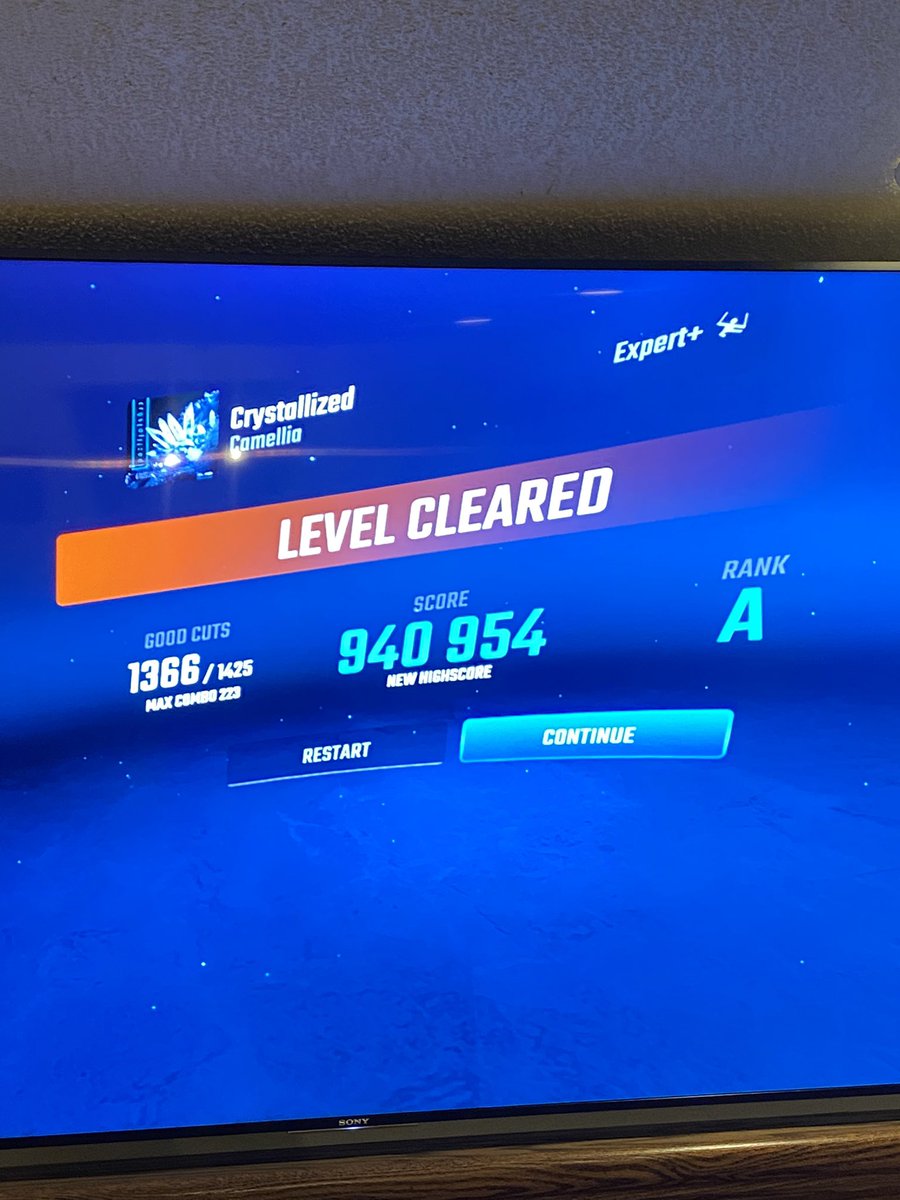 JDTechMate's tweet photo. I beat my first Expert+ song on the Camellia album! I’ve been working at this song for a while now 💪 💁🏻‍♀️@BeatSaber #vr #beatsaber https://t.co/h3KjdRyEOj