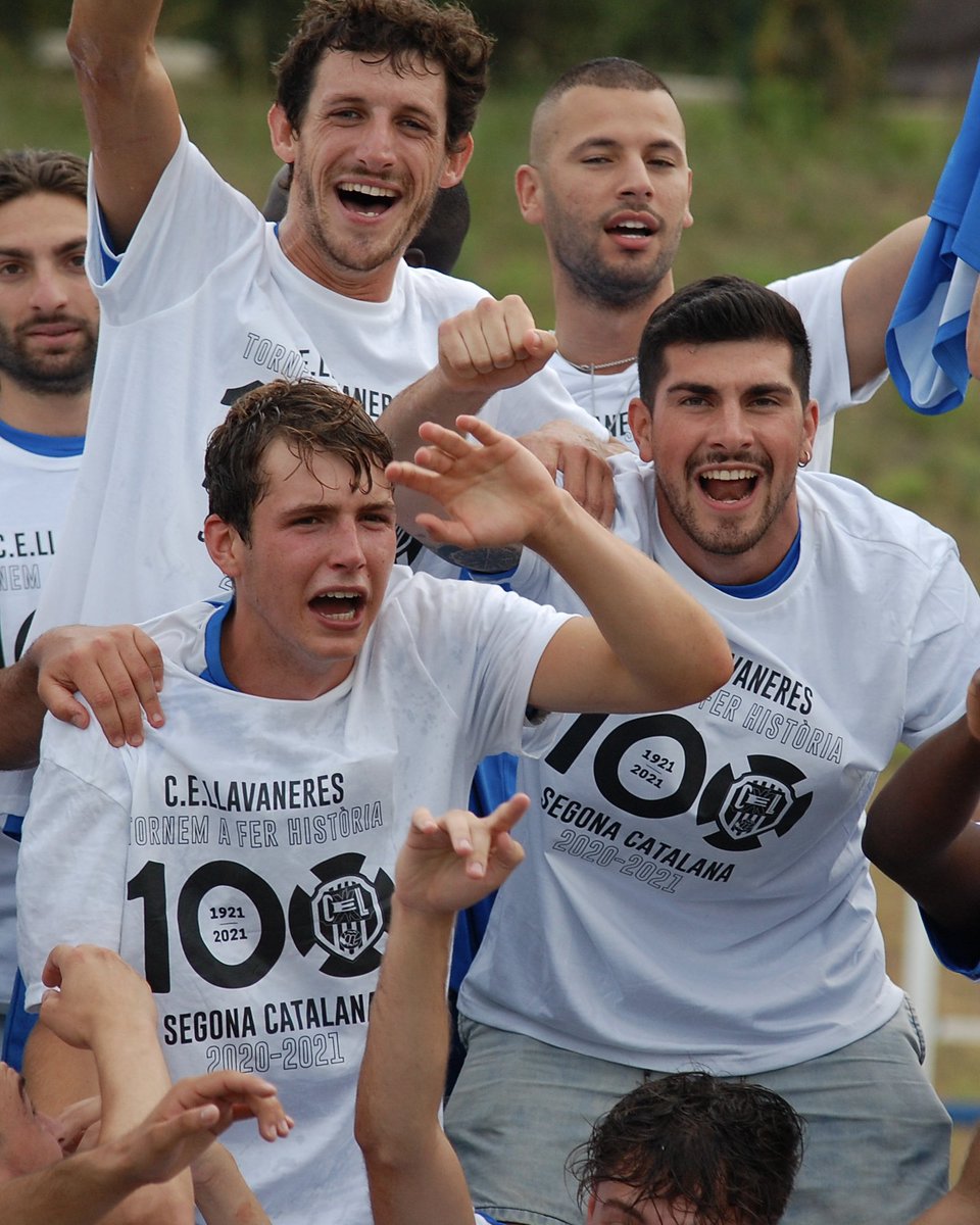 CELlavaneres's tweet photo. 👉 4-0 i a SEGONA CATALANA!🤩
El primer equip guanya per 4-0 al @atmasnou al 🏟municipal! Ha sigut una bogeria d'emocions tot plegat😁😍, hem gaudit del bon futbol⚽️ i del millor ambient possible tots i totes en família💙, una vegada més, gràcies, afició!💙🤍💙🤍 https://t.co/0DIpBzy8xl