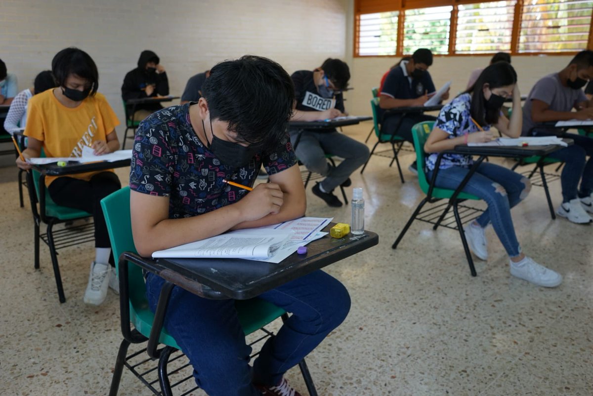 Escuelas en Cancún tweet media