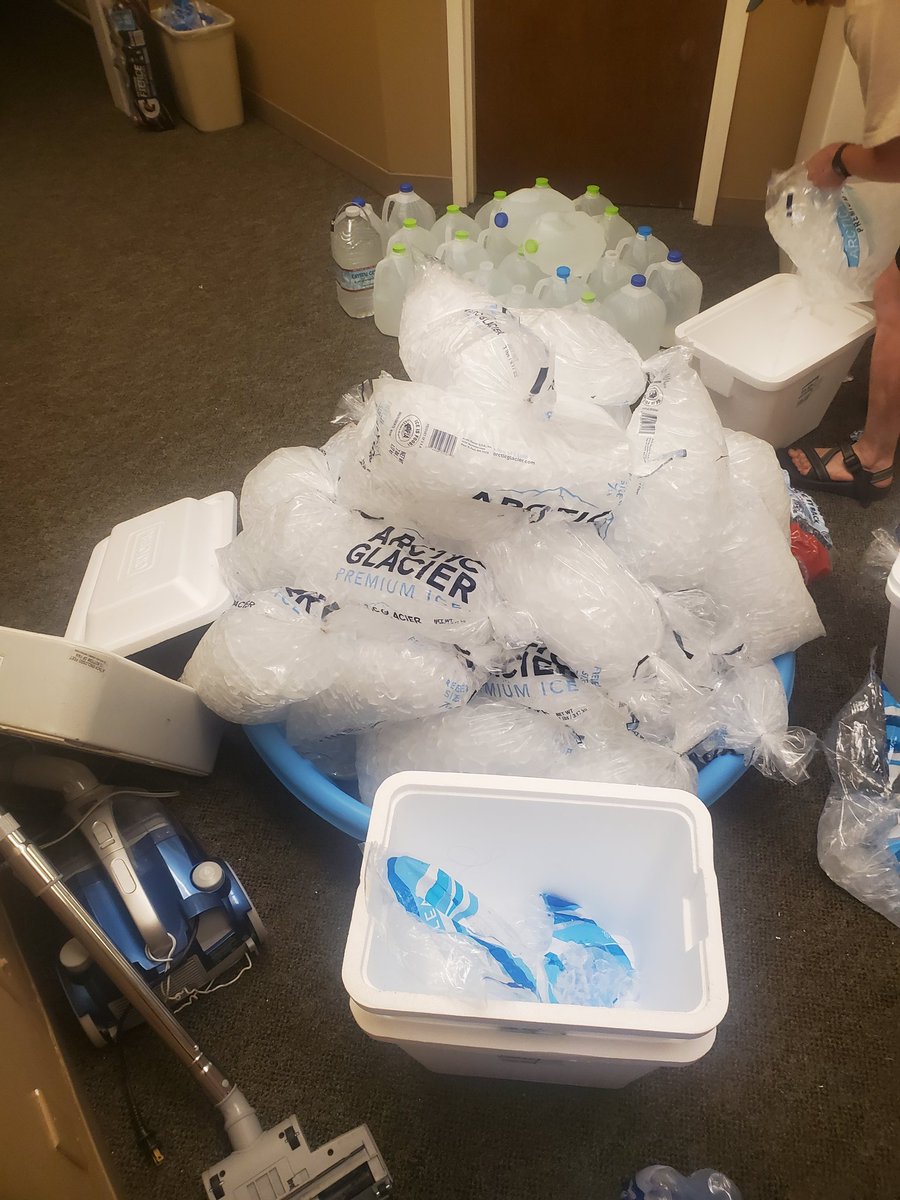 We need people with cars to help distribute supplies! Please come down to 3534 SE Main St and get life saving hydration to our most vulnerable neighbors.