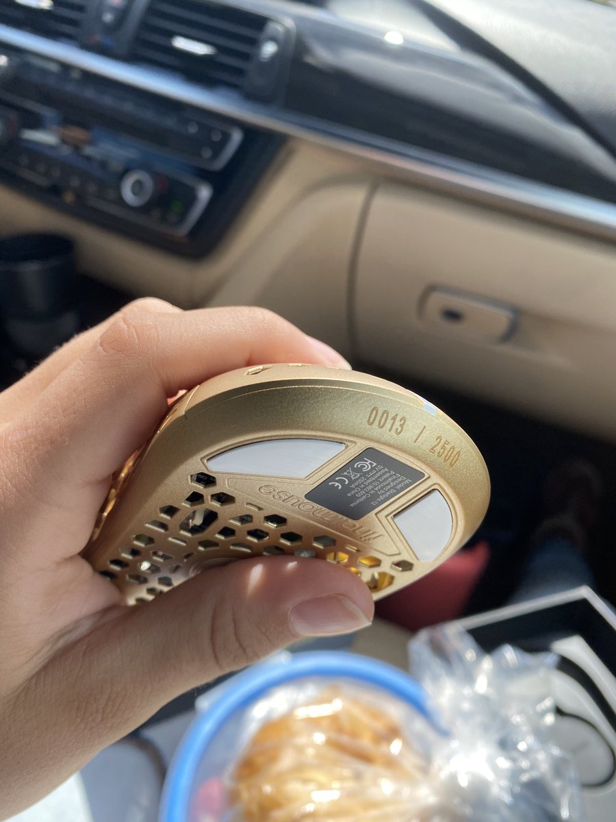 Extremiis's tweet photo. @finalmouse From all the mouses i own, i think i’ve found my new favorite! https://t.co/4RWQvzUzDF