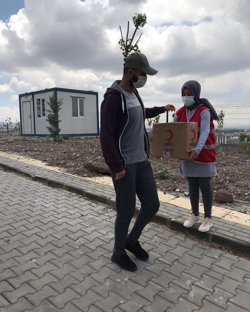 genckizilay06gl's tweet photo. İhtiyaç sahibi köy okullarına ulaştırmak için düzenlediğimiz “Bir Kalem de Senden Olsun” isimli kampanyada, YKS sınavına giren öğrenci kardeşlerimizden sınavda kullanılan silgi ve kalemleri gönüllülerimiz ile birlikte toplayarak ihtiyaç sahibi okullara göndermek üzere hazırladık. https://t.co/CO5GZ8A4PX