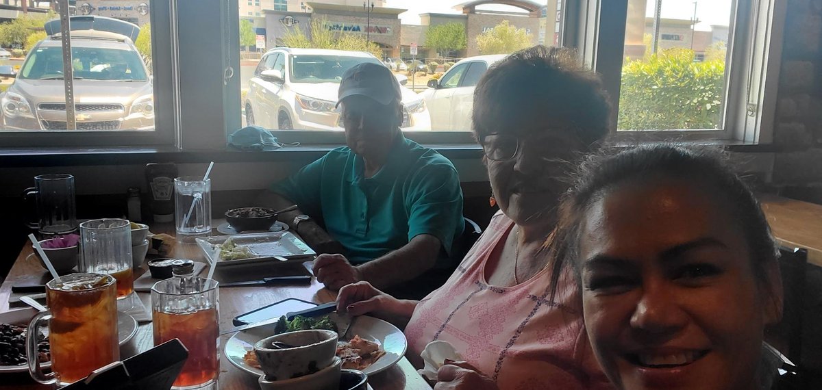 MiaLed81's tweet photo. It's not a normal Saturday unless your #chilisregulars stop by for lunch! They #chilislove Pat and she loves them! #teamhendobingo @Chilis @jeremylilly86 https://t.co/HsNx4YOssJ