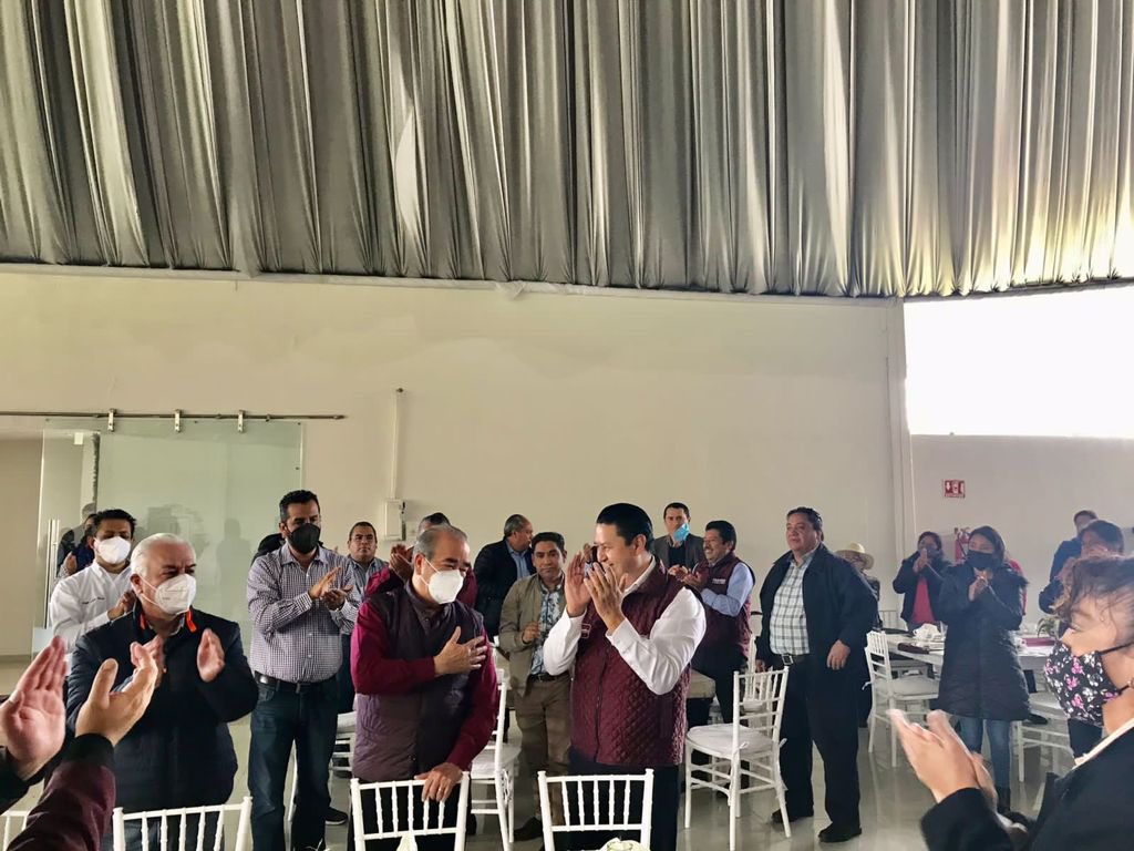 ProfeMaurilioHG's tweet photo. El Movimiento de Regeneración Nacional y un servidor, estamos muy agradecidos con el Movimiento de Maestras y Maestros con #Morena en el Estado de México liderado por @AbrahamSarone. https://t.co/W30GlDmlhl