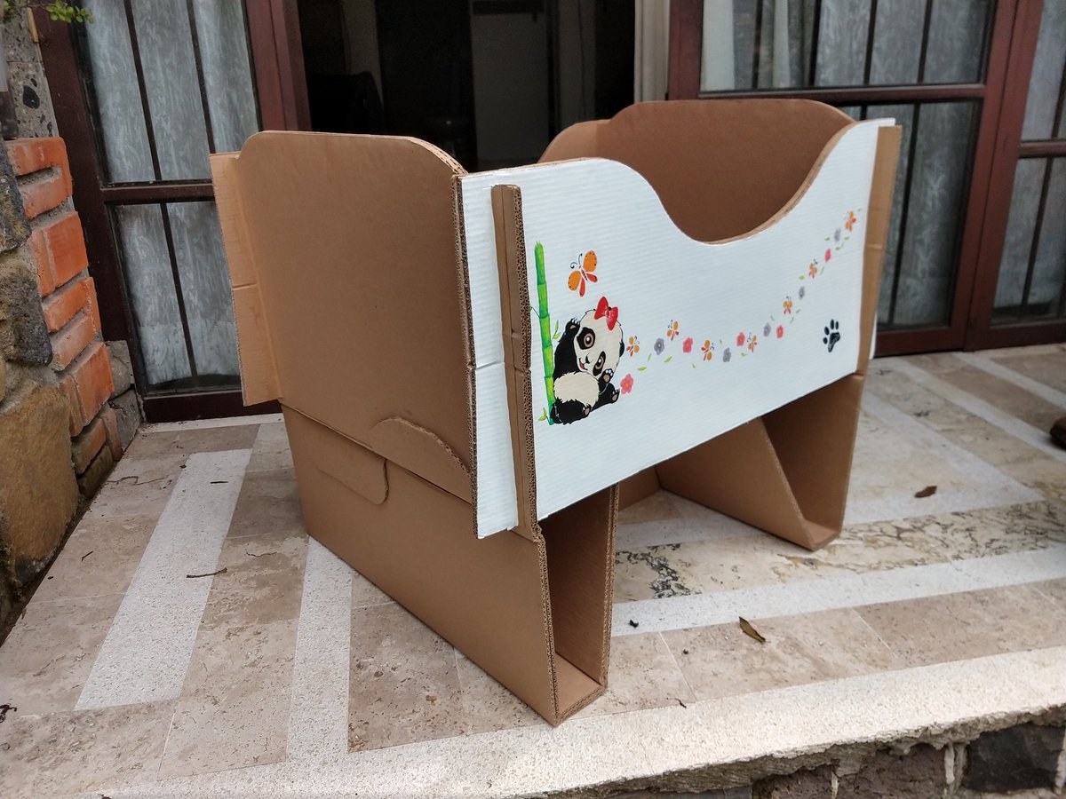 Ggr16450755's tweet photo. Cuna de cartón para niña recién nacida hasta 7 meses... Hace unos días... 👌 https://t.co/qKpXdvDBHR