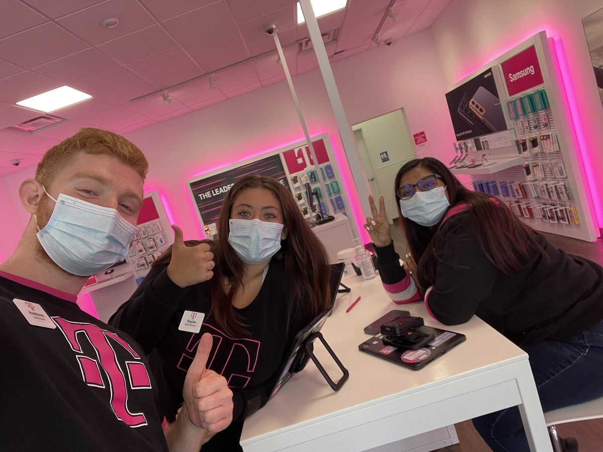 AndreasEngstro2's tweet photo. Love my team, love my job. Feels like I haven’t worked a day since I started with this company 🙌🙌🙌@RYNO23_ @bayliesmith10 @Zultowskiski @MagentaNick1 @ctylewis #magenta #tmobilelife https://t.co/tj3VJwv61s