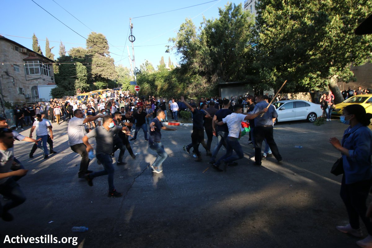 activestills's tweet photo. TODAY: Undercover Palestinian intelligence agents &amp; Fatah activists (Abbas's faction) attack demonstrators with stones &amp; sticks as they made their way to PA headquarters in #Ramallah to protest the killing of prominent opposition activist Nizar Banat by the PA two days ago. https://t.co/iWRaiThBG2