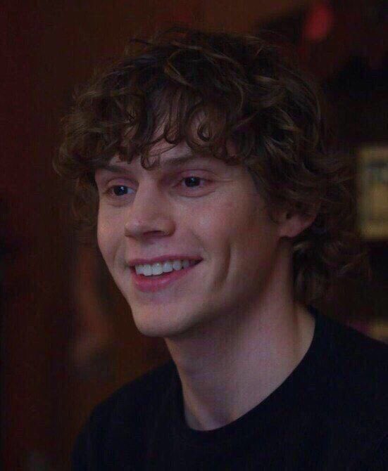 acid666host's tweet photo. evan peters https://t.co/Y2ea2iMD4y