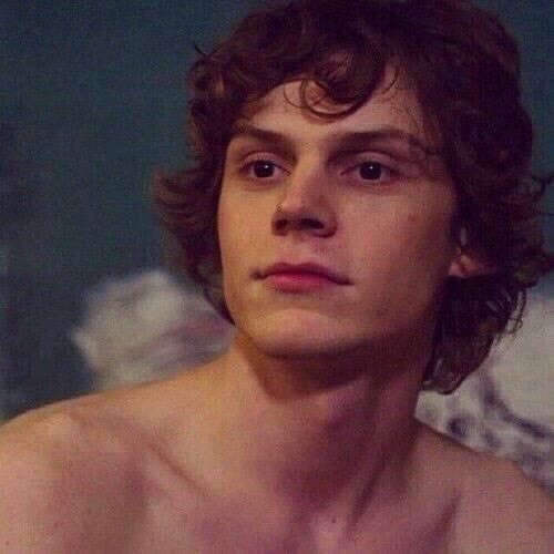 acid666host's tweet photo. evan peters https://t.co/Y2ea2iMD4y