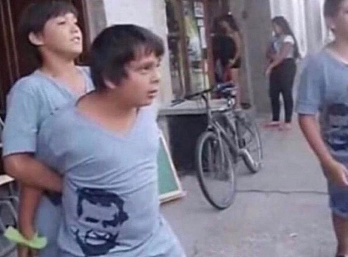 CauseWereGuys's tweet photo. Waiter: “Did you wanna box??”

Me: https://t.co/iIyK6Ziztj