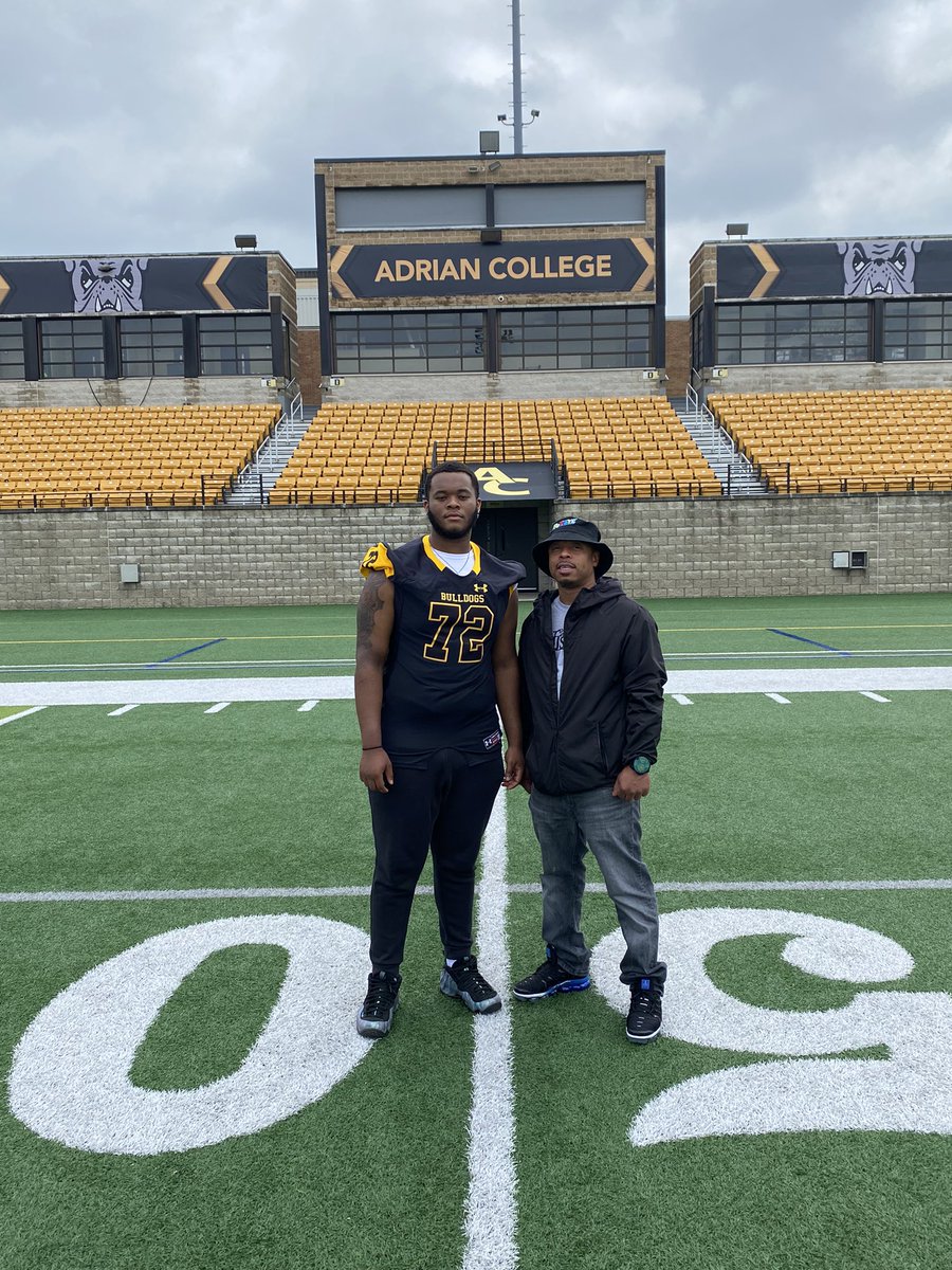 Blessed to receive my second offer from Adrian College <a href="/AdrianCollegeFB/">Adrian College Football</a> Thank you <a href="/CoachKnollman/">Alex Knollman</a> #gobulldogs