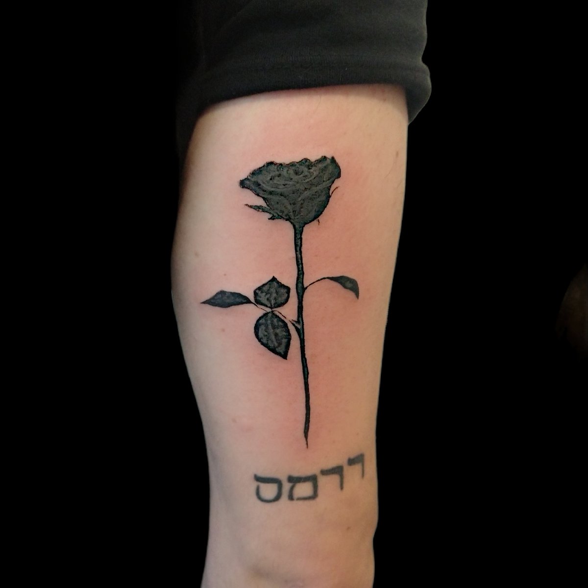 Leissues's tweet photo. Black Rose para @Kevinszn 

#tattoo #tattoos #tattoodesign #tattoolife #tatuagem #tattooing #tattooargentina #tattooworkers #tattooaddicts #tattooarg #tattoobuenosaires #tattoo_art_worldwide #tattoostudio #argentinatattoo #finelinetattoo #worldfamousink #worldfamous #avanex https://t.co/seUaMvRrfW