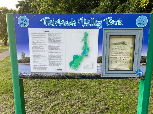 stevenage_fire's tweet photo. A Lovely evening here at Fairlands Lakes. Red watch have been out giving advice to members of the public on water safety and drowning prevention.
Even though the water looks inviting and the sun is out, the water is still very cold and dangerous.  #wateraware https://t.co/FidIuA7dOg
