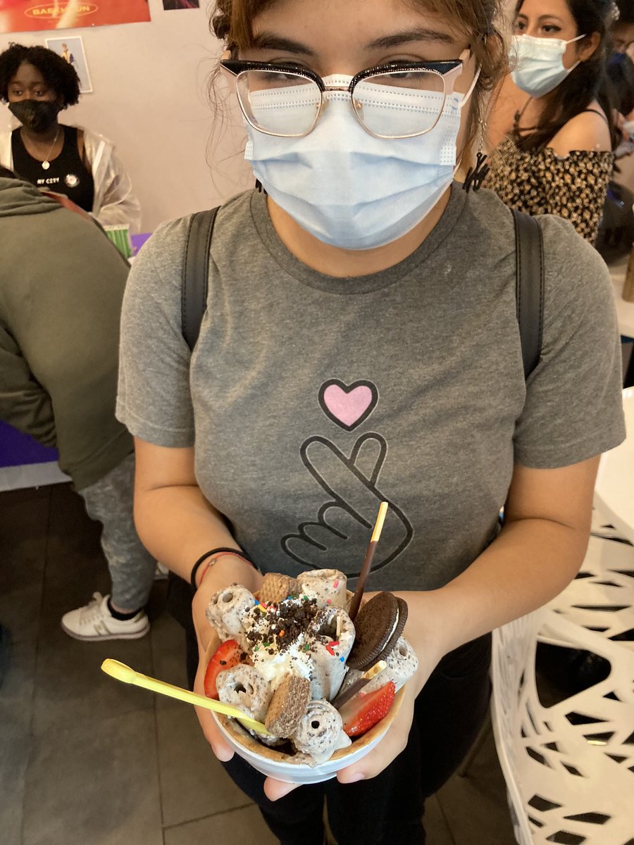 KristinHu1's tweet photo. LVHS KPop Club Baekhyun cupsleeve event is underway at Freezing Point in Lakeview! @LakeViewHS @weareoneEXO Special thanks to @FOLVHS for sponsoring us! https://t.co/u8oxrDVyMN