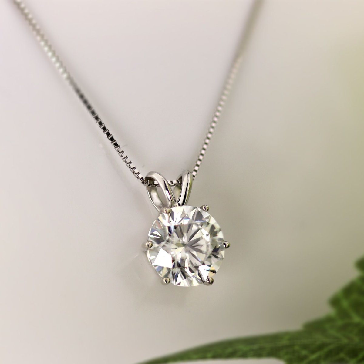 A diamond pendant necklace is the perfect gift for any special occasion ✨ 

#MyDiamondStuds