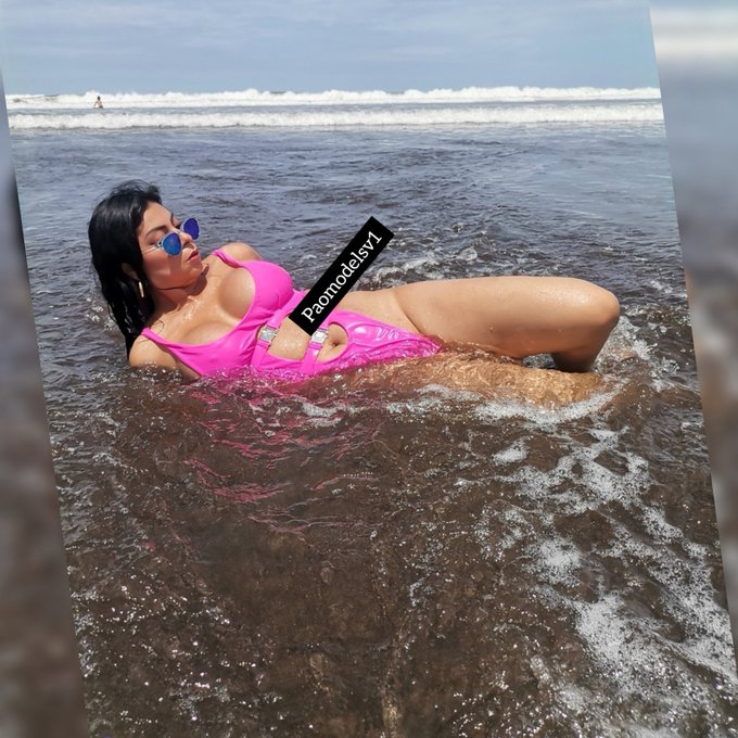 ⛱️🌊 https://t.co/FBfxu30S9B