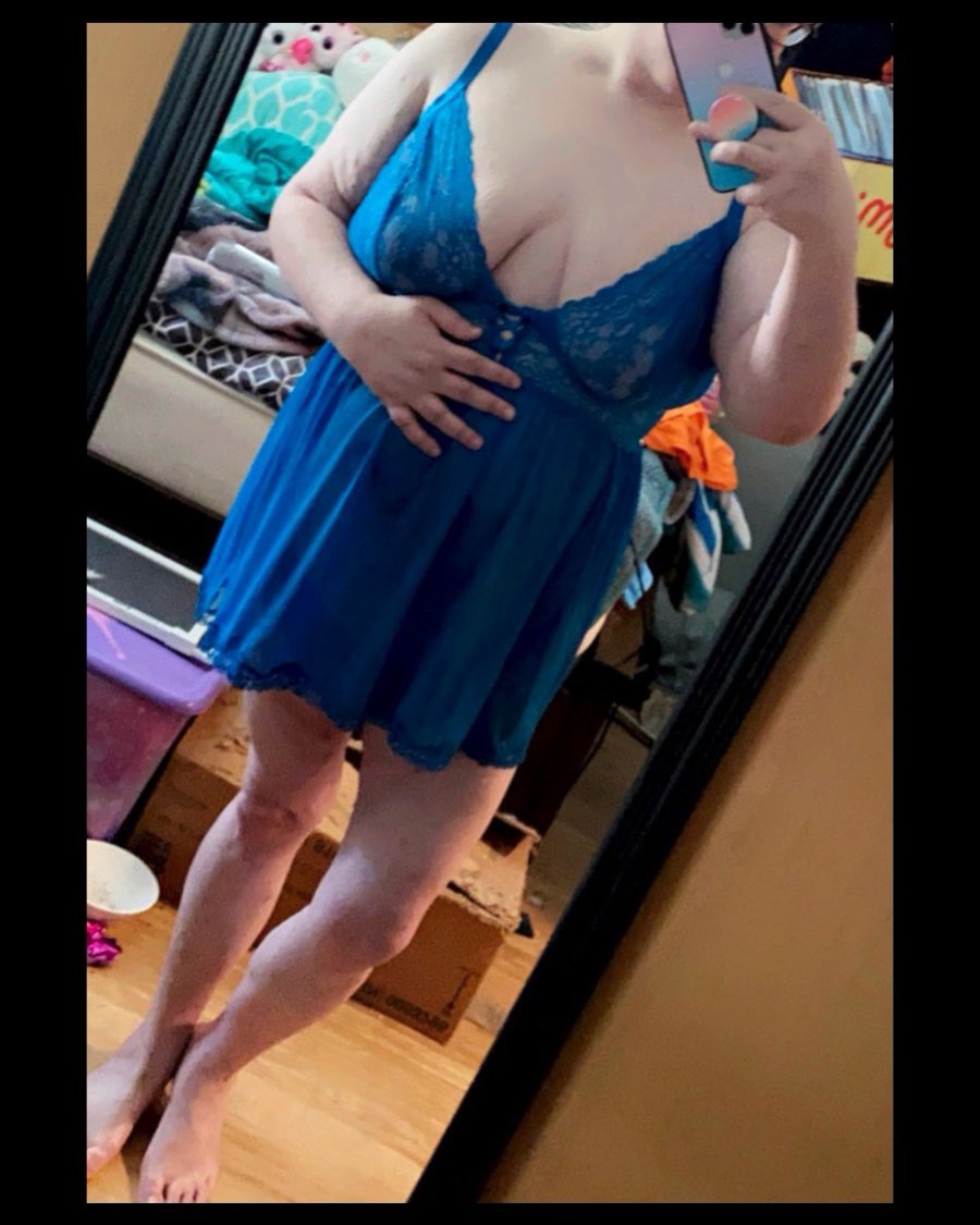 Omg. My lingerie came today. I opened the package and was so anxious. I put it on and i don’t even know what to think. This is so out of my comfort zone. 🙈 https://t.co/0U3t6sMjcq