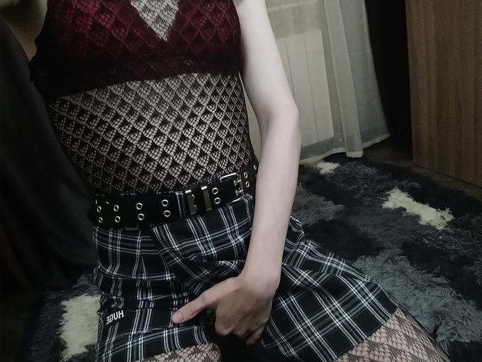 4 pic. your personal whore ? https://t.co/SFFaTOLLrm