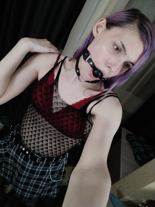 3 pic. your personal whore ? https://t.co/SFFaTOLLrm