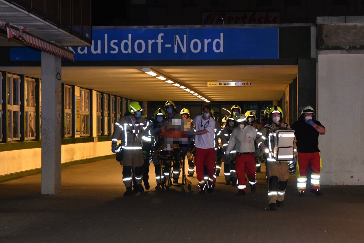 BZ_NachtFloh's tweet photo. U-Bahnhof #Kaulsdorf-Nord
Mann (17) kletterte auf #U_Bahn und stürzte im Tunnel ab – mehrere Finger verloren. https://t.co/JwpiDOkw83 https://t.co/hrpNFIPxdl