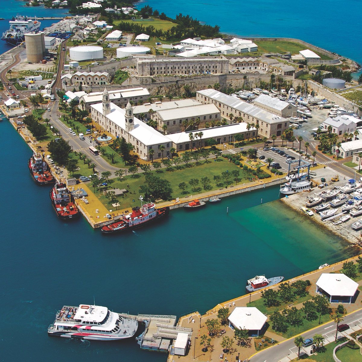 BDATriChallenge's tweet photo. If you didn’t get a chance to check out the ALL NEW PwC Bermuda Marathon Course in 2020, now is your chance! The point-to-point course has runners starting in the historic Royal Naval Dockyard &amp; even includes an opportunity to run on Bermuda’s scenic Railway Trail. Register now! https://t.co/dF6T8y8WJo