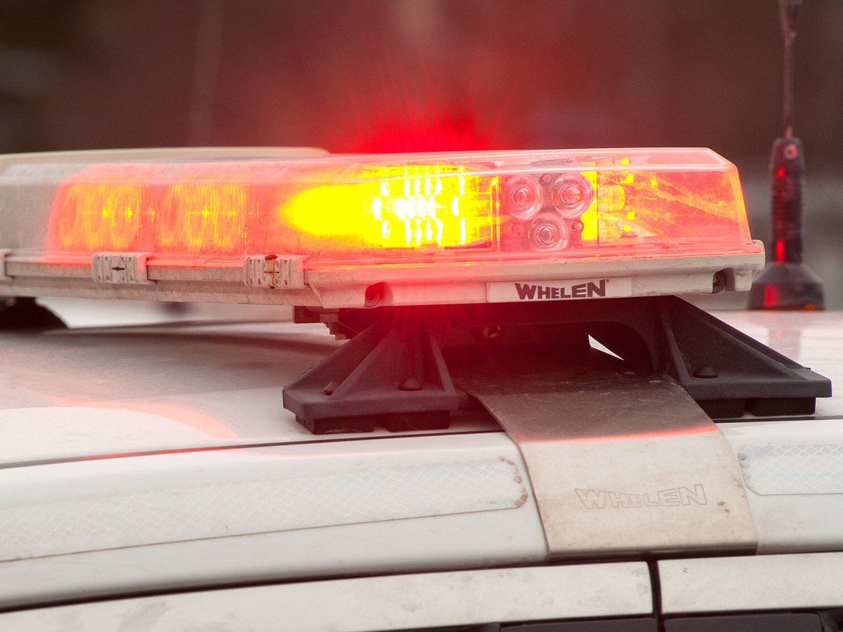 PEIPublicSafety's tweet image. Two individuals who entered the province illegally have been located and will be charged under the Public Health Act. 
Anyone travelling to PEI must abide by public health measures as per CPHO orders. Anyone who does not adhere to these requirements may be charged. 
@InfoPEI