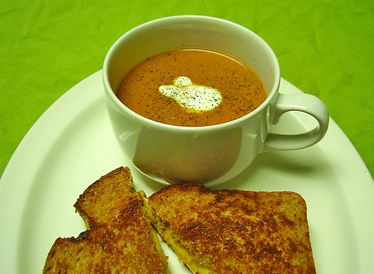 In 2005, @CookingLight had the 1st soup recipe I ever saw w roasted canned tomatoes. It became a standard part of my repertoire, & I blogged my take on it in 2014. The current ep of ATK features a roasted tomato soup; this one is easier & more interesting

singlegrrlkitchen.blogspot.com/2014/02/grown-…