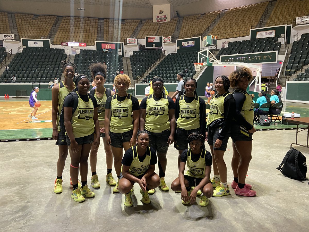 CoachCPrice's tweet photo. Finished 5-0 this weekend in @LionUpWBB Team Camp with my @Boot_United family. Thanks to the homie @CoachKJLee for the quick invite...✊🏽💯 #BootUnited https://t.co/DyadAwLfwK