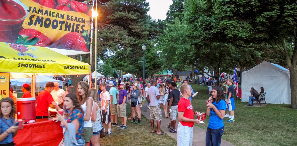 Yum! Great food at Overman and Gateway Parks in #CedarFalls! 😋
Please go to SturgisFalls.org/maps/ to find the correct maps and vendors at this year’s festival (June 25-27). 🍓
#WeKnowHowToWeekend at #SturgisFalls2021!