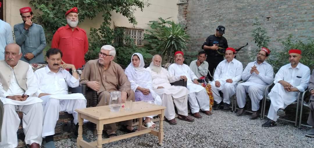 ShaguftaMalik12's tweet photo. یوسی 36  پشاور میں عوامی نیشنل پارٹی کی تنظیم سازی اور شمولتی پروگرام منقد ھوا   مختلف افراد نے عوامی نیشنل پارٹی میں شمولیت کی اجلاس سے ایم پی اے شگفتہ ملک   صدیق آفریدی  آشفاق  خلیل  سید رفاقت شاہ  عالمگیر خان خلیل اور کفایت اورکزئی نے خطاب کیا https://t.co/sTCqu6gUTK