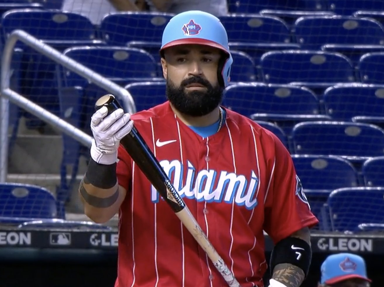 BREAKING: The Miami Marlins have unveiled their City Connect jerseys. They  “honor the Cuban Sugar Kings' legacy and influence on baseball…