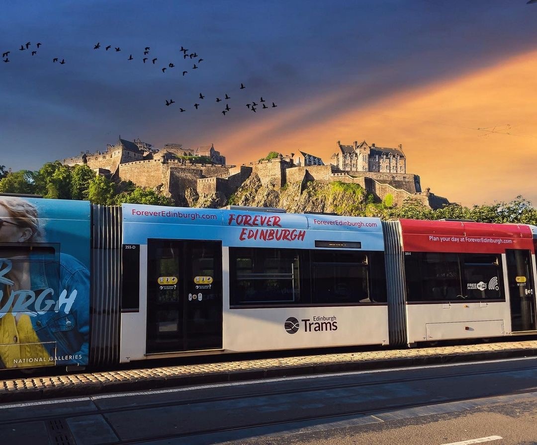 edinburgh's tweet photo. Edinburgh Castle – the perfect backdrop for a glorious sunset 🏰
📍Princes Street
📸 IG/gabriel_in_scotland
#edinphoto #ForeverEdinburgh https://t.co/3Ca6WBdKOe