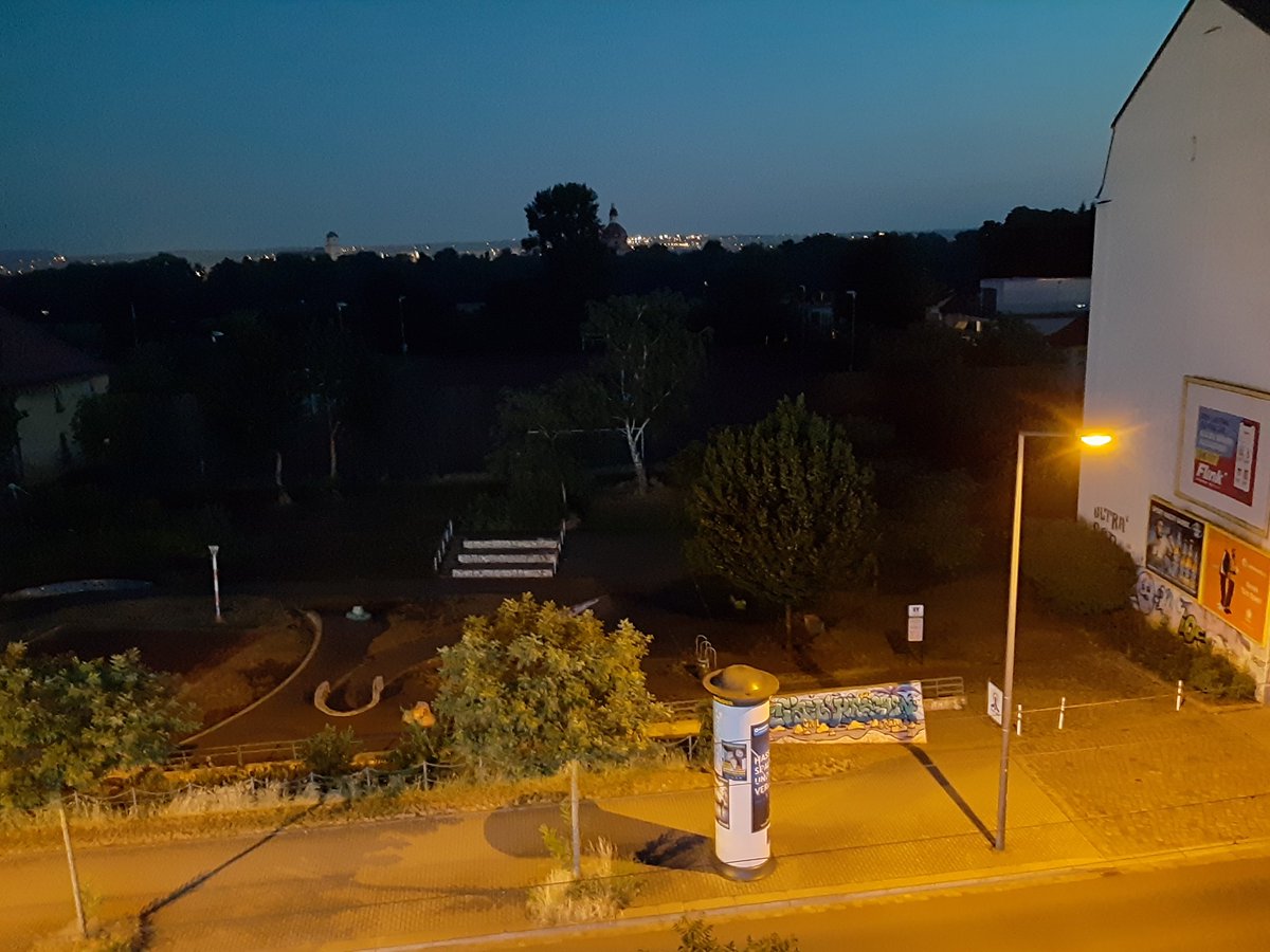 PhHauser's tweet photo. Letzte Nacht in Dresden... es fällt schwer!

#MiamiPieschen #Leipzigerstrasse #Elbblick #LaueSommernacht #Melancholie 😪 https://t.co/6T6WSRRWWu