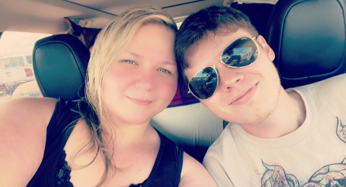 Cari_Leah's tweet image. Lake trip! #TimeToSwim #MyDogSwimsBetterThanYourDog #SaturdayVibes #GrillingTime #DateDay #ILoveHim #ThatOneIsMine