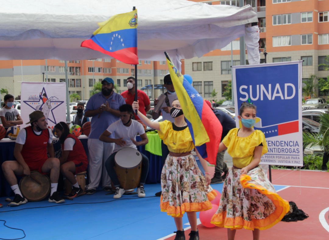 snantidrogas_ve's tweet photo. El Superintendente Nacional Antidrogas @LopezvargasR: Tenemos la bandera levantada con la menor prevalencia de consumo de drogas en el mundo y somos uno de los países con el mayor número de incautaciones de drogas. https://t.co/L89bzzY9fH